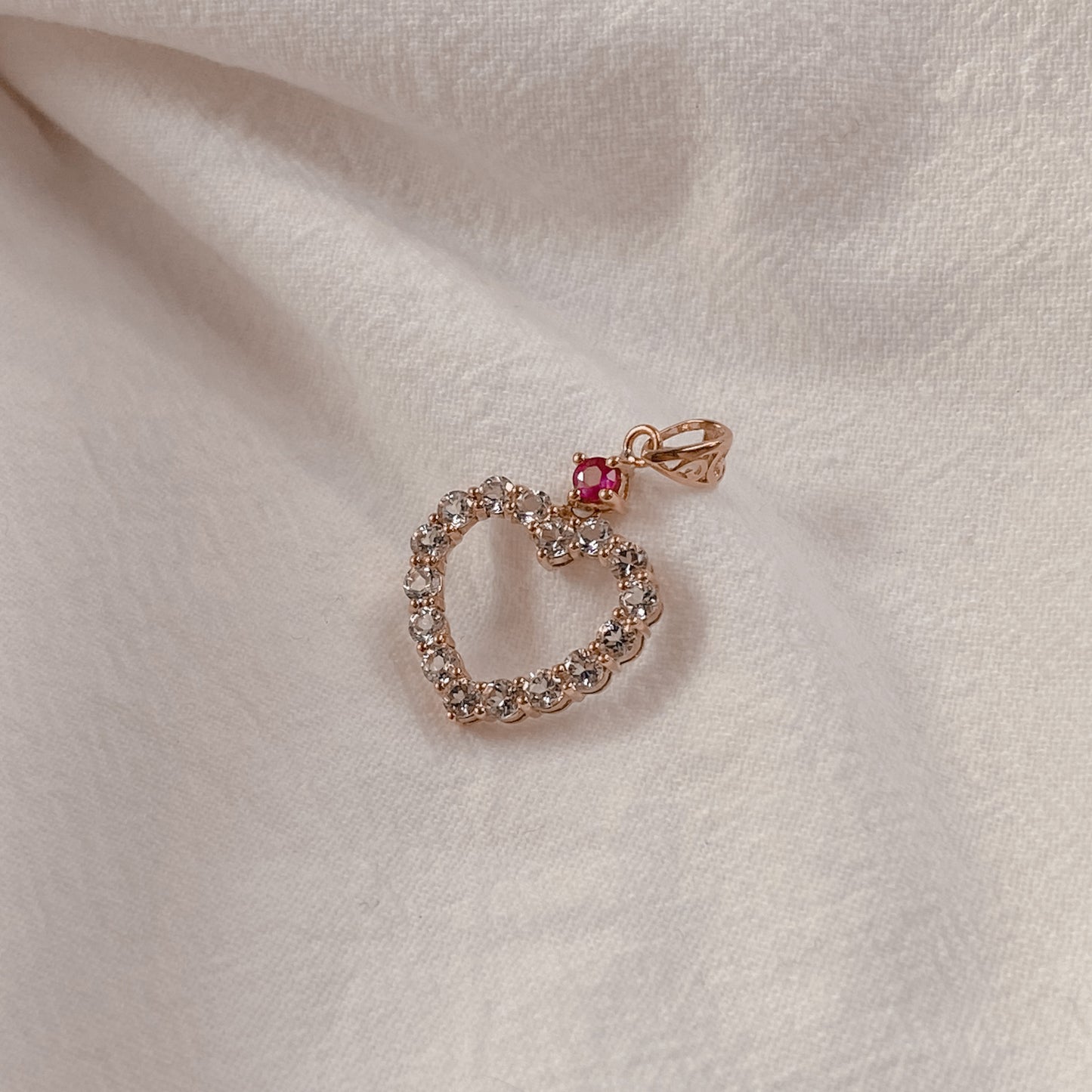 Love | 18K金白藍寶石心型吊墜 | 限量發售