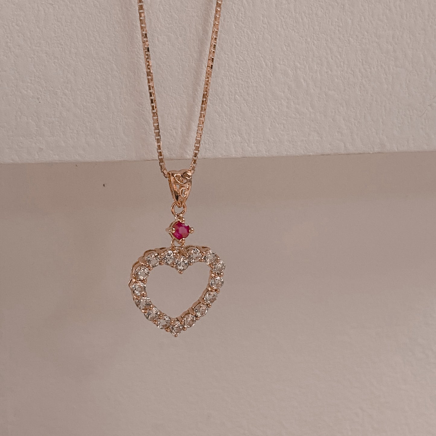 Love | 18K金白藍寶石心型吊墜 | 限量發售
